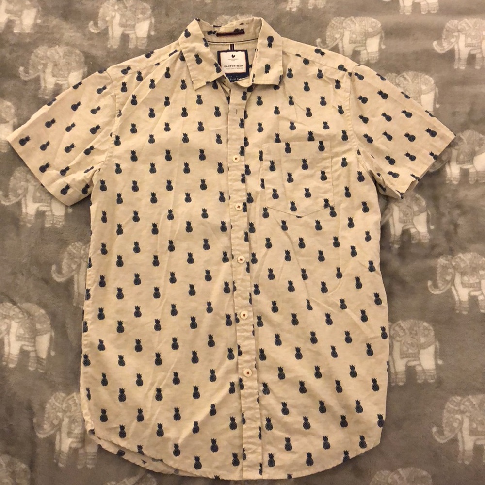 Men’s tan pineapple shirt